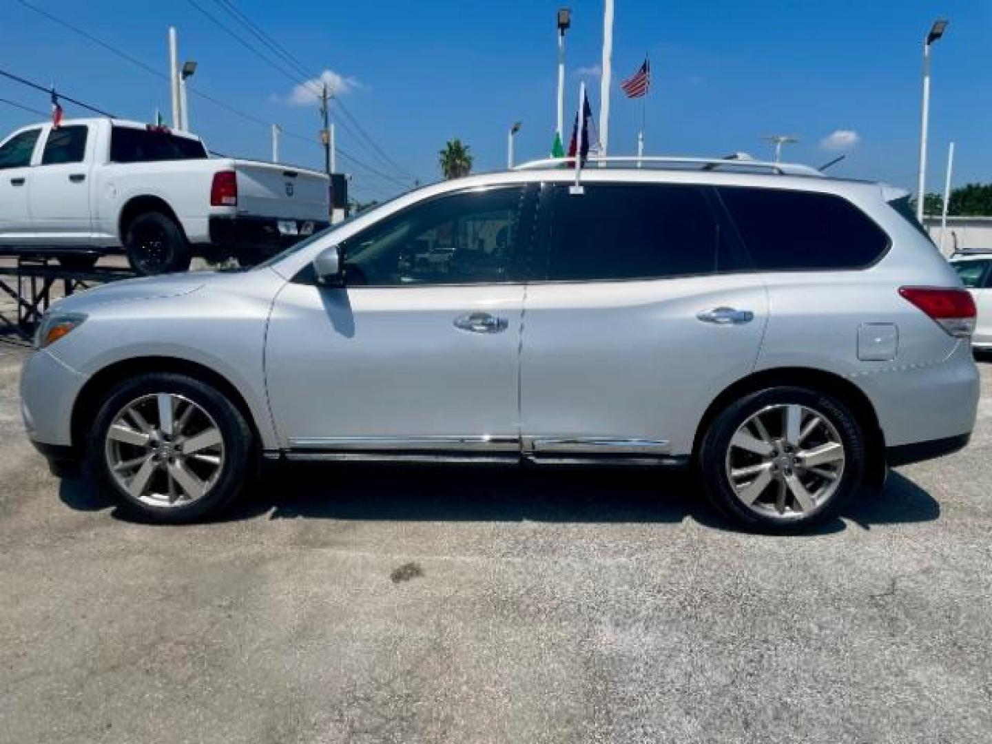 2015 Brilliant Silver Met Nissan Pathfinder SPORT UTILITY 4-DR (5N1AR2MN1FC) with an 3.5L V6 DOHC 24V engine, Continuously Variabl transmission, located at 4545 Spencer Hwy., Pasadena, 77504, (832) 266-1645, 29.666037, -95.173775 - Photo#1