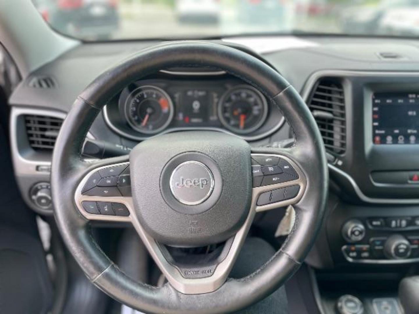 2019 GRAY Jeep Cherokee Latitude 4WD (1C4PJMCX6KD) with an 3.2L V6 DOHC 24V engine, 9-Speed Automatic transmission, located at 4545 Spencer Hwy., Pasadena, 77504, (832) 266-1645, 29.666037, -95.173775 - Photo#12