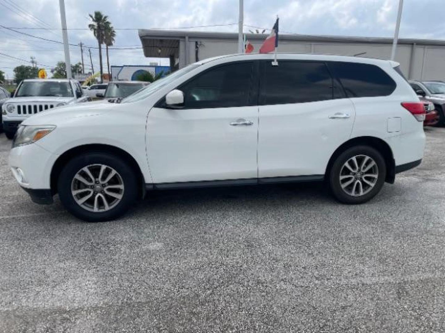 2014 Moonlight White Nissan Pathfinder S 4WD (5N1AR2MM4EC) with an 3.5L V6 DOHC 24V engine, Continuously Variabl transmission, located at 7935 Gulf Freeway, Houston, 77017, (832) 266-1645, 29.684393, -95.275665 - Photo#1