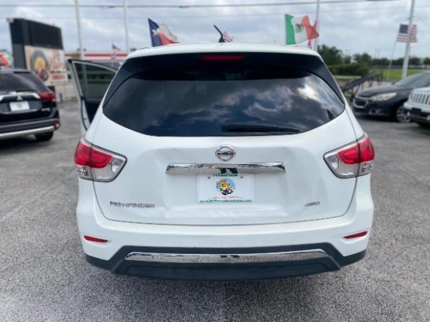 2014 Moonlight White Nissan Pathfinder S 4WD (5N1AR2MM4EC) with an 3.5L V6 DOHC 24V engine, Continuously Variabl transmission, located at 7935 Gulf Freeway, Houston, 77017, (832) 266-1645, 29.684393, -95.275665 - Photo#3