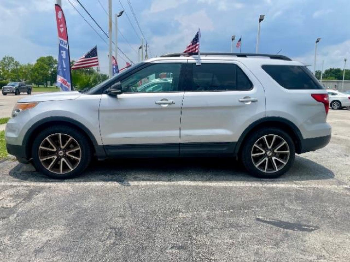 2015 Ingot Silver Metallic Ford Explorer XLT FWD (1FM5K7D80FG) with an 3.5L V6 DOHC 24V engine, 6-Speed Automatic transmission, located at 4545 Spencer Hwy., Pasadena, 77504, (832) 266-1645, 29.666037, -95.173775 - Photo#1