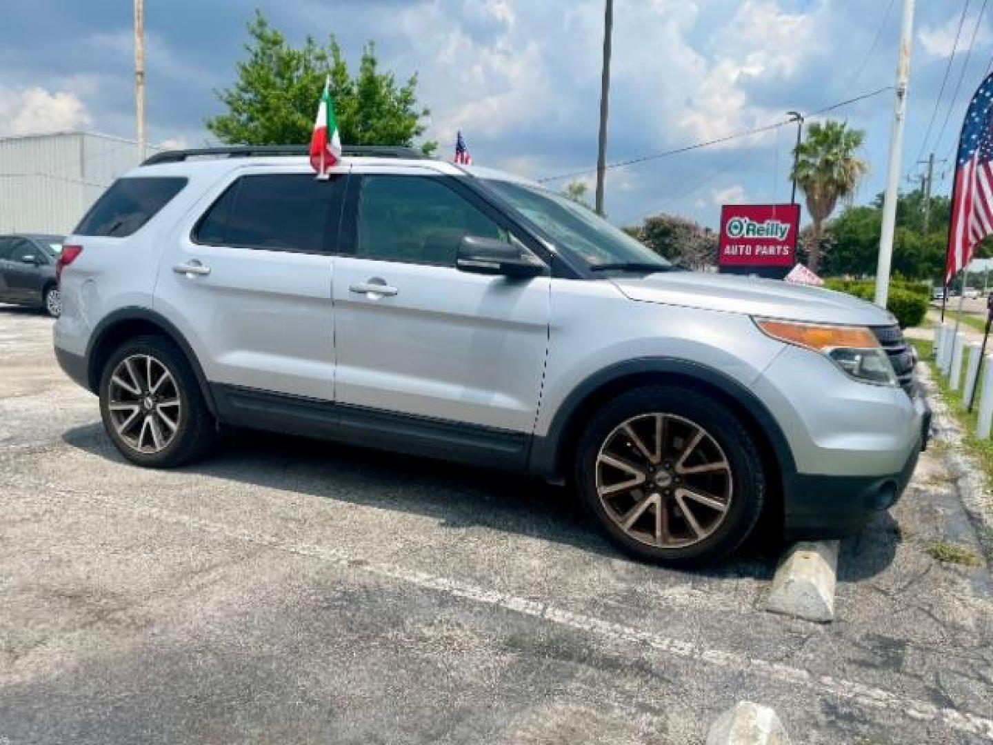 2015 Ingot Silver Metallic Ford Explorer XLT FWD (1FM5K7D80FG) with an 3.5L V6 DOHC 24V engine, 6-Speed Automatic transmission, located at 4545 Spencer Hwy., Pasadena, 77504, (832) 266-1645, 29.666037, -95.173775 - Photo#2