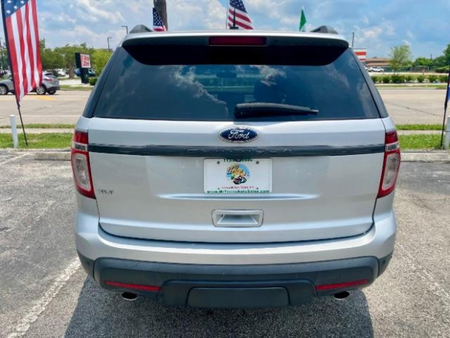 2015 Ingot Silver Metallic Ford Explorer XLT FWD (1FM5K7D80FG) with an 3.5L V6 DOHC 24V engine, 6-Speed Automatic transmission, located at 4545 Spencer Hwy., Pasadena, 77504, (832) 266-1645, 29.666037, -95.173775 - Photo#3