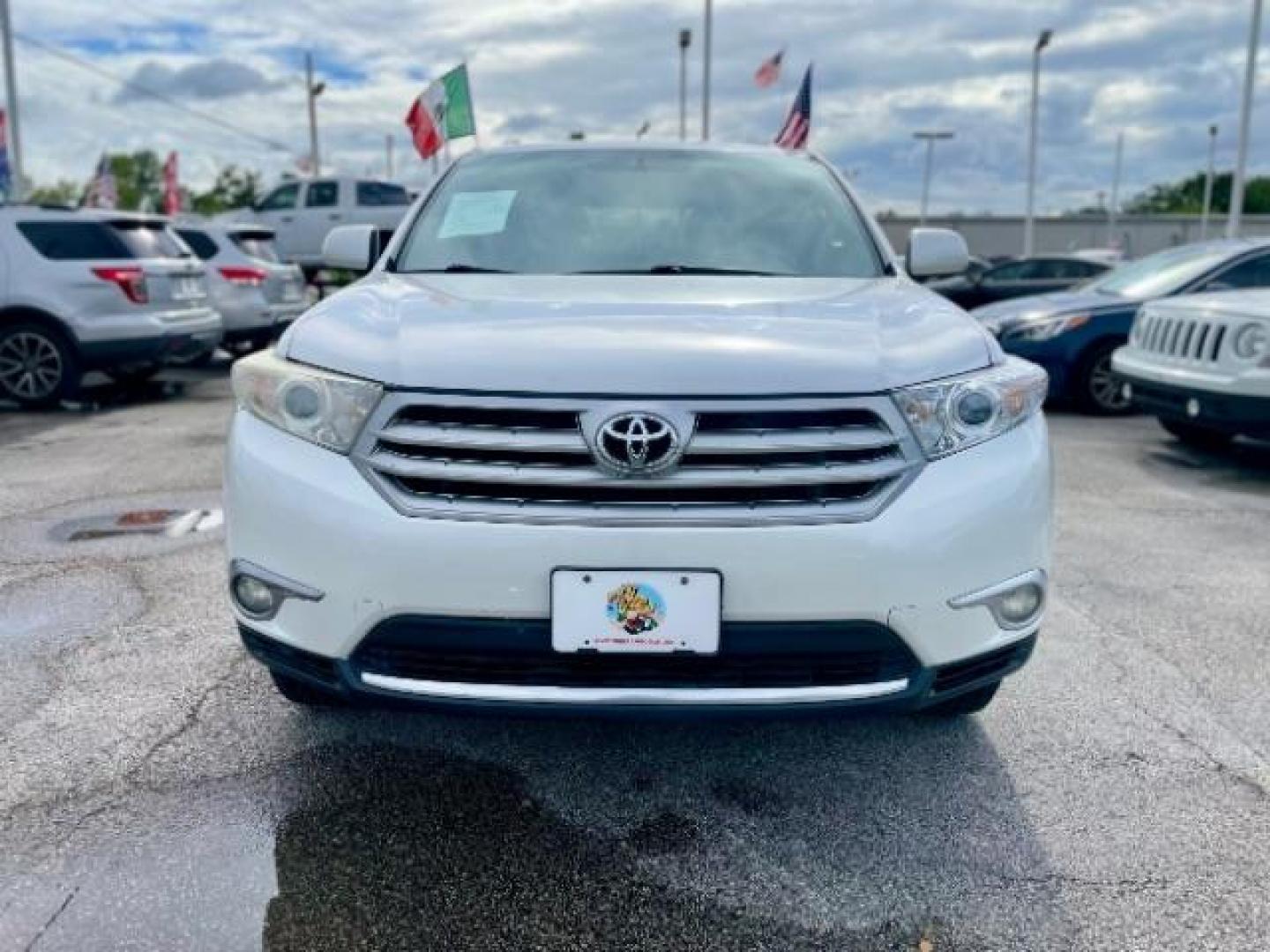 2013 WHITE Toyota Highlander Limited 2WD (5TDYK3EH7DS) with an 3.5L V6 DOHC 24V engine, 5-Speed Automatic transmission, located at 4545 Spencer Hwy., Pasadena, 77504, (832) 266-1645, 29.666037, -95.173775 - Photo#0