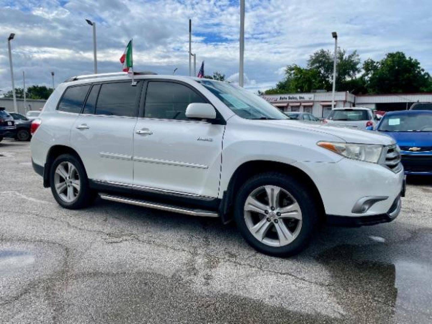 2013 WHITE Toyota Highlander Limited 2WD (5TDYK3EH7DS) with an 3.5L V6 DOHC 24V engine, 5-Speed Automatic transmission, located at 4545 Spencer Hwy., Pasadena, 77504, (832) 266-1645, 29.666037, -95.173775 - Photo#1