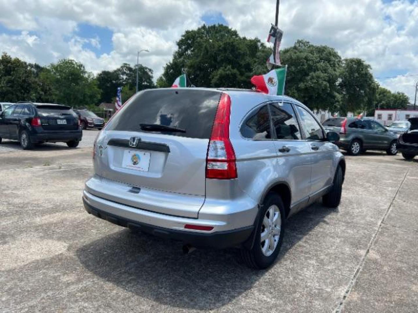 2011 Alabaster Silver Metallic /Black Cloth Interior Honda CR-V SE 2WD 5-Speed AT (JHLRE3H48BC) with an 2.4L L4 DOHC 16V engine, 5-Speed Automatic transmission, located at 7935 Gulf Freeway, Houston, 77017, (832) 266-1645, 29.684393, -95.275665 - Photo#6