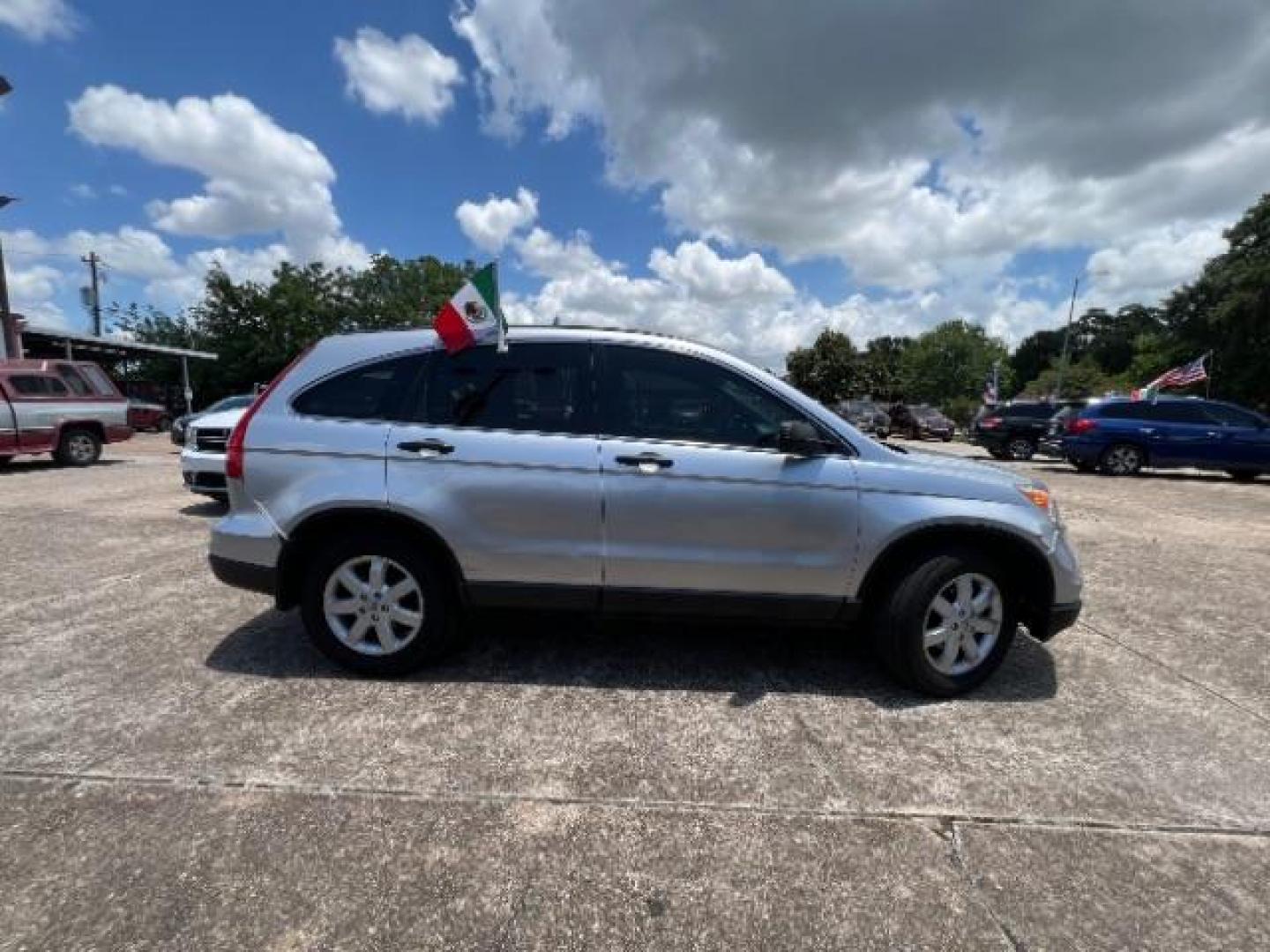 2011 Alabaster Silver Metallic /Black Cloth Interior Honda CR-V SE 2WD 5-Speed AT (JHLRE3H48BC) with an 2.4L L4 DOHC 16V engine, 5-Speed Automatic transmission, located at 7935 Gulf Freeway, Houston, 77017, (832) 266-1645, 29.684393, -95.275665 - Photo#7