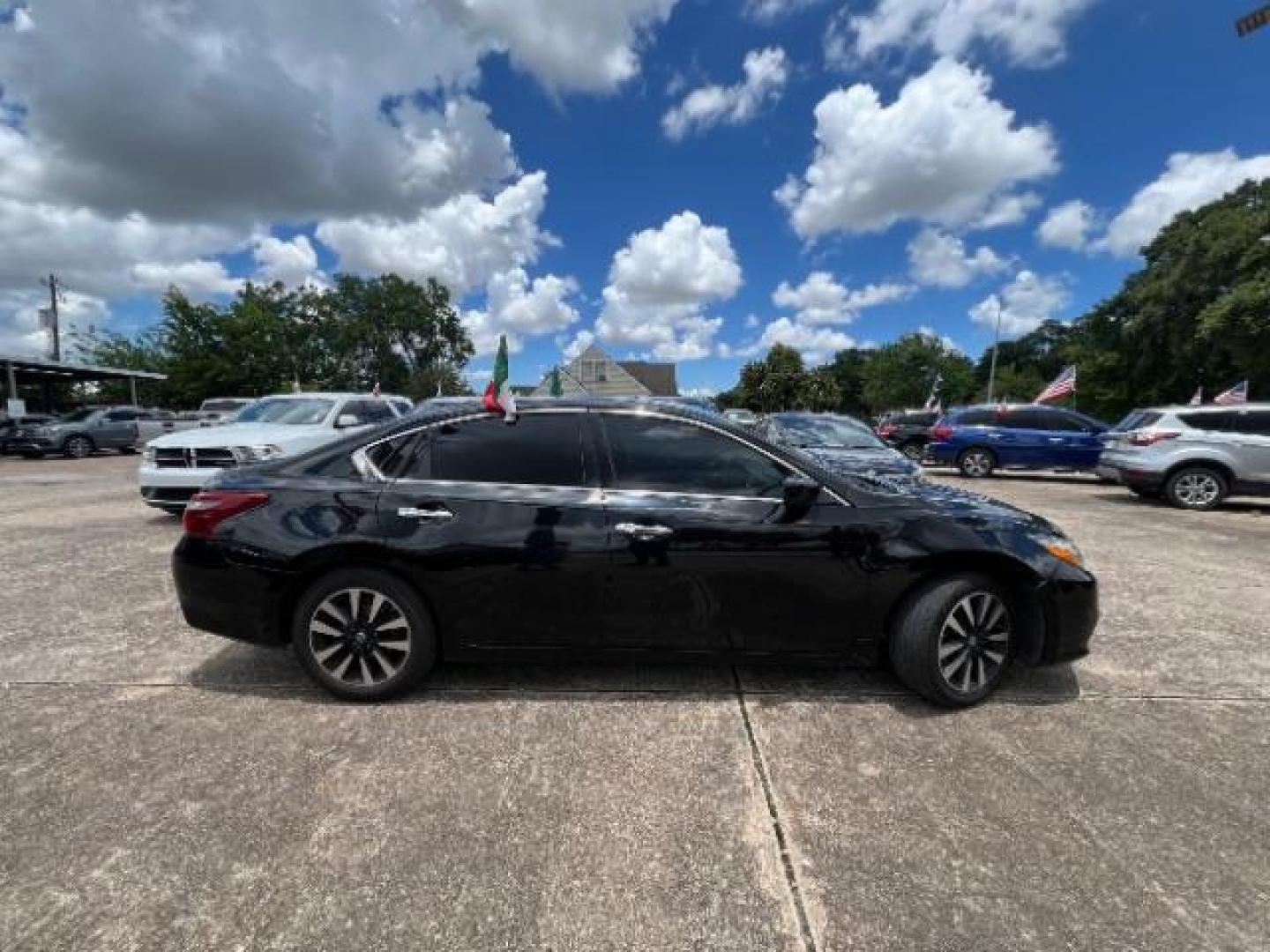 2018 Super Black /Charcoal, cloth Nissan Altima 2.5 SV (1N4AL3AP0JC) with an 2.5L L4 DOHC 16V engine, Continuously Variable Transmission transmission, located at 7935 Gulf Freeway, Houston, 77017, (832) 266-1645, 29.684393, -95.275665 - Photo#7