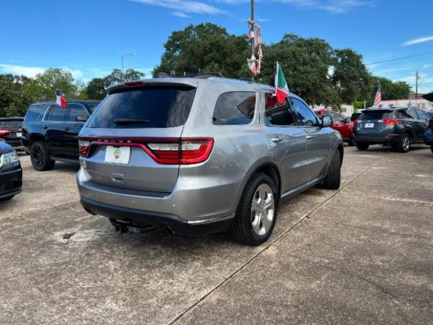 2015 Granite Crystal Meta Dodge Durango SXT RWD (1C4RDHAG8FC) with an 3.6L V6 DOHC 24V engine, 8-Speed Automatic transmission, located at 4545 Spencer Hwy., Pasadena, 77504, (832) 266-1645, 29.666037, -95.173775 - Photo#6