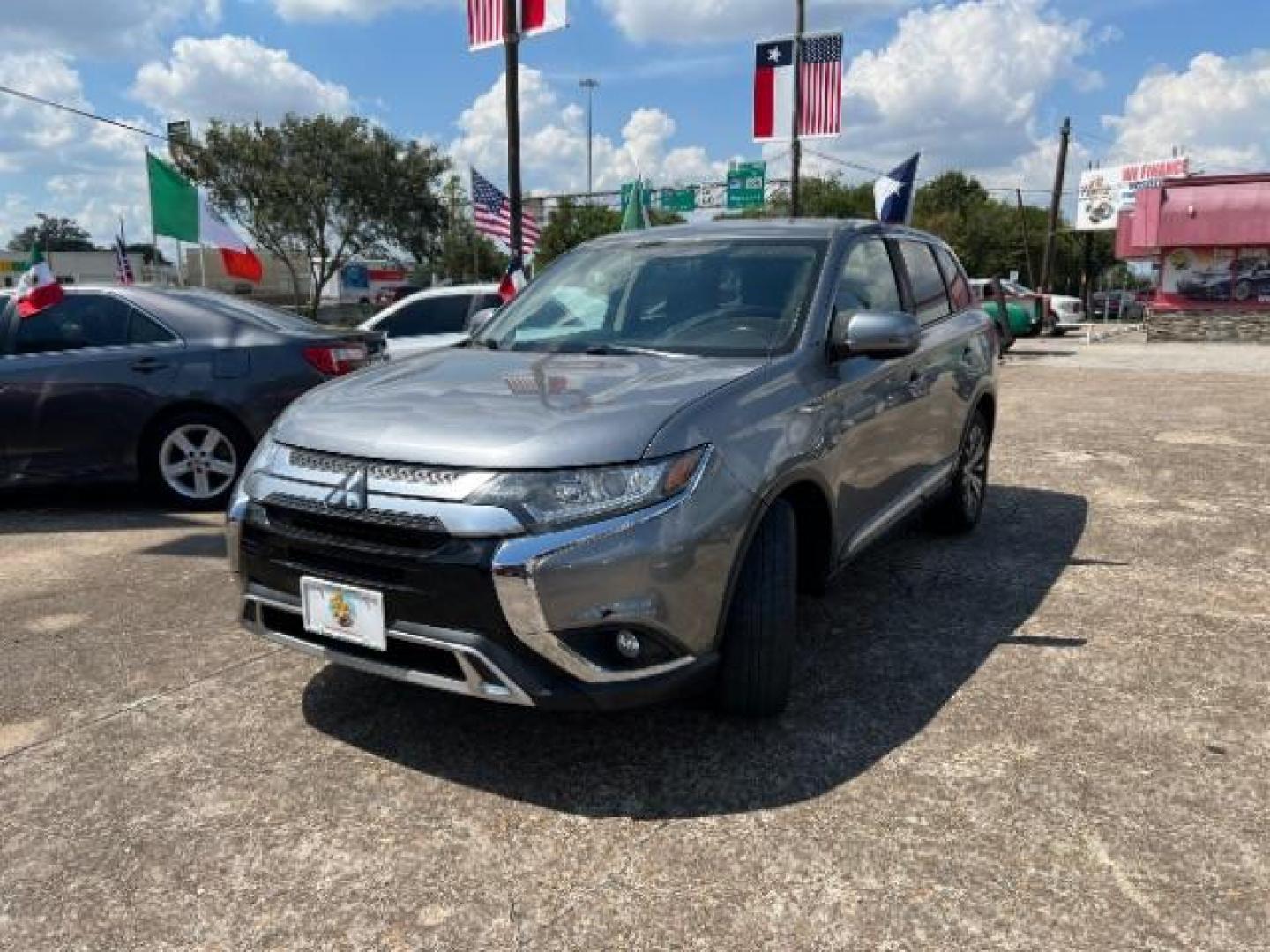 2019 Mercury Gray Metalli /Black, premium cloth Mitsubishi Outlander SE 2WD (JA4AD3A36KZ) with an 2.4L L4 DOHC 16V engine, Continuously Variabl transmission, located at 7935 Gulf Freeway, Houston, 77017, (832) 266-1645, 29.684393, -95.275665 - Photo#2