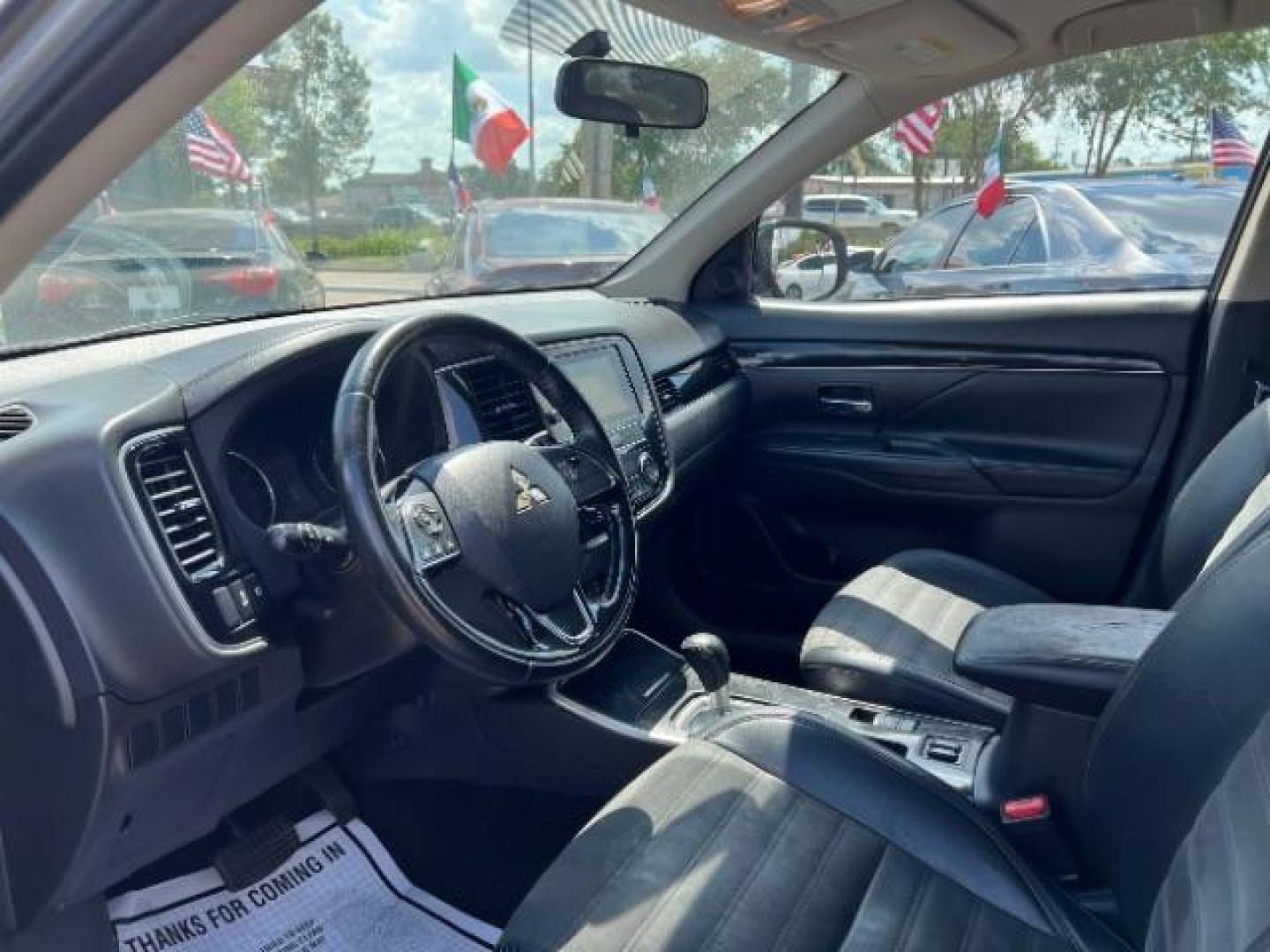 2019 Mercury Gray Metalli /Black, premium cloth Mitsubishi Outlander SE 2WD (JA4AD3A36KZ) with an 2.4L L4 DOHC 16V engine, Continuously Variabl transmission, located at 7935 Gulf Freeway, Houston, 77017, (832) 266-1645, 29.684393, -95.275665 - Photo#8