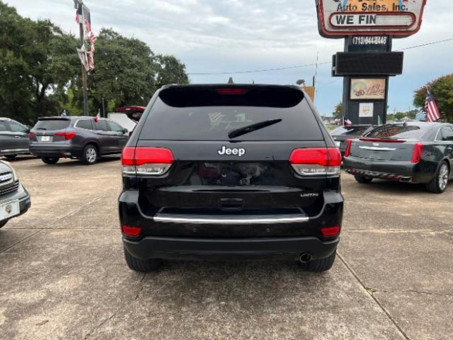 2017 Diamond Black Crystal Pearl Coat Jeep Grand Cherokee Limited 2WD (1C4RJEBG2HC) with an 3.6L V6 DOHC 24V engine, 8-Speed Automatic transmission, located at 7935 Gulf Freeway, Houston, 77017, (832) 266-1645, 29.684393, -95.275665 - Photo#5