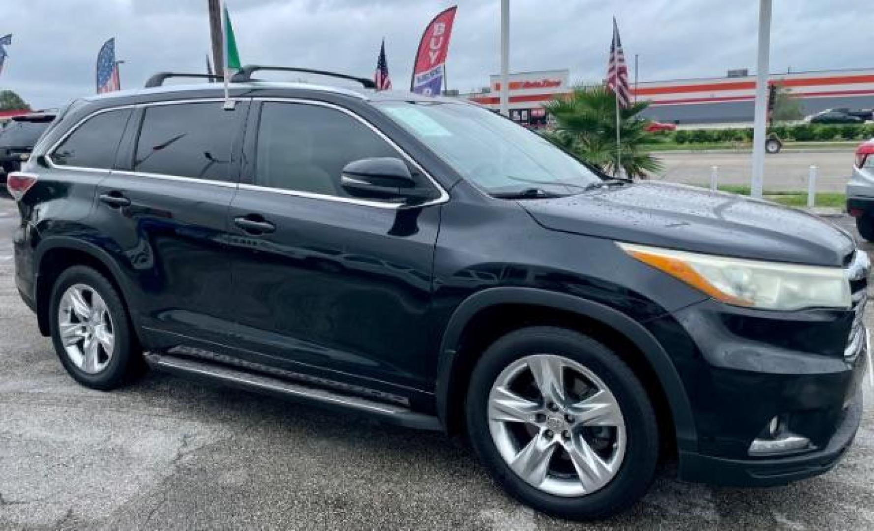 2015 Attitude Black Metallic Toyota Highlander Limited FWD V6 (5TDYKRFH4FS) with an 3.5L V6 DOHC 24V engine, 6-Speed Automatic transmission, located at 4545 Spencer Hwy., Pasadena, 77504, (832) 266-1645, 29.666037, -95.173775 - Photo#1