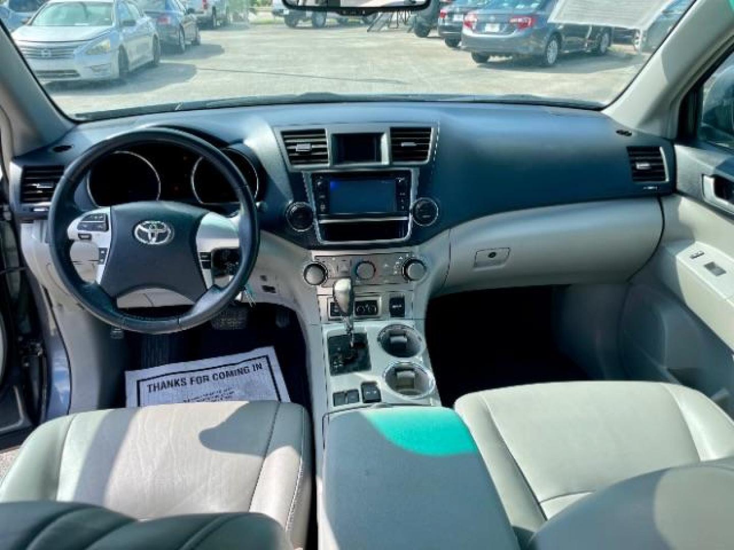 2013 Magnetic Gray Metallic /Gray Cloth Interior Toyota Highlander Base 2WD V6 (5TDZK3EH9DS) with an 3.5L V6 DOHC 24V engine, 5-Speed Automatic transmission, located at 4545 Spencer Hwy., Pasadena, 77504, (832) 266-1645, 29.666037, -95.173775 - Photo#5