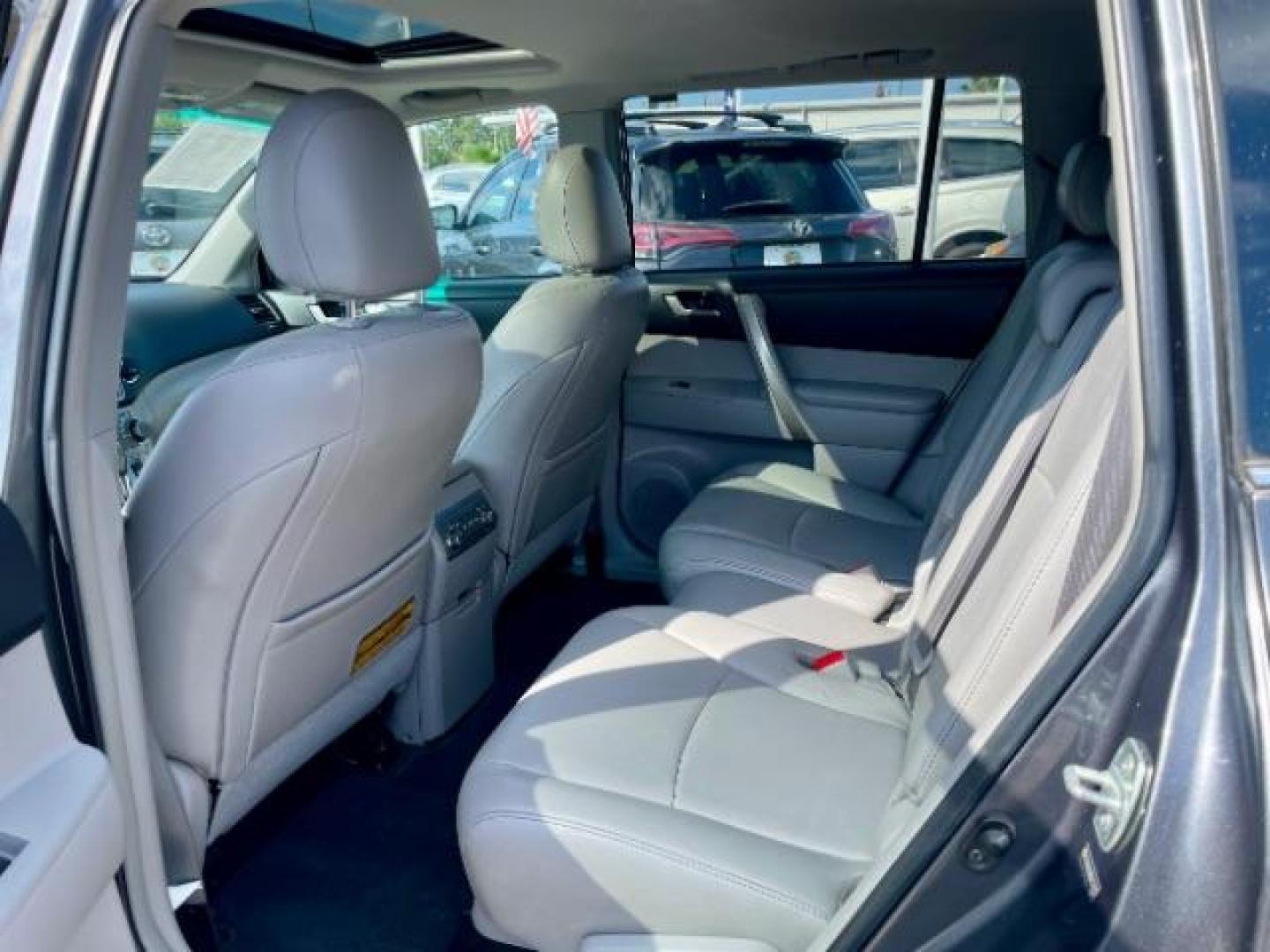 2013 Magnetic Gray Metallic /Gray Cloth Interior Toyota Highlander Base 2WD V6 (5TDZK3EH9DS) with an 3.5L V6 DOHC 24V engine, 5-Speed Automatic transmission, located at 4545 Spencer Hwy., Pasadena, 77504, (832) 266-1645, 29.666037, -95.173775 - Photo#8