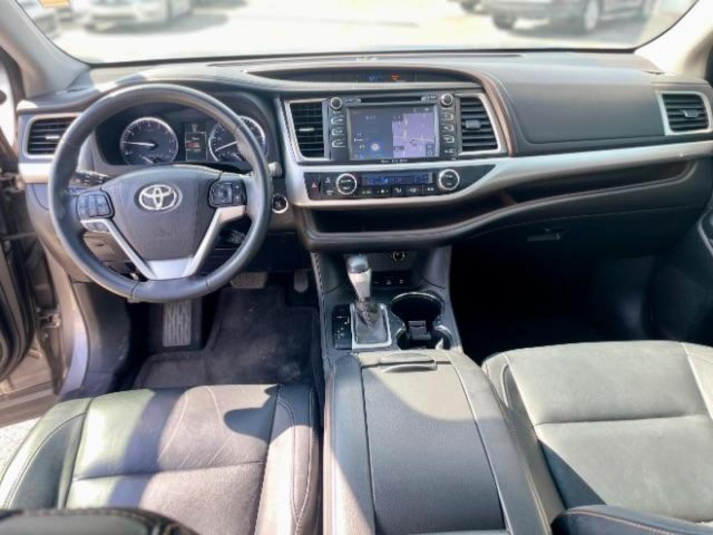 2016 Predawn Gray Mica Toyota Highlander XLE AWD V6 (5TDJKRFH9GS) with an 3.5L V6 DOHC 24V engine, 6-Speed Automatic transmission, located at 4545 Spencer Hwy., Pasadena, 77504, (832) 266-1645, 29.666037, -95.173775 - Photo#12