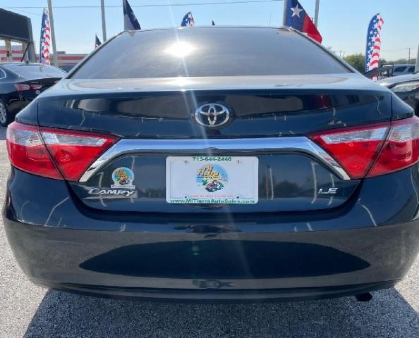 2016 GREEN Toyota Camry LE (4T4BF1FK2GR) with an 2.5L L4 DOHC 16V engine, 6-Speed Automatic transmission, located at 4545 Spencer Hwy., Pasadena, 77504, (832) 266-1645, 29.666037, -95.173775 - Photo#3