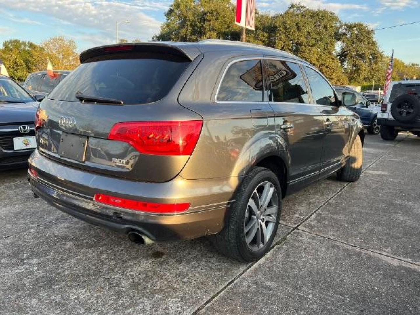 2015 Lava Gray Pearl Effect /Black, leather Audi Q7 3.0T Premium Plus quattro (WA1LGAFEXFD) with an 3.0L V6 DOHC 24V TURBO engine, 8-Speed Automatic transmission, located at 7935 Gulf Freeway, Houston, 77017, (832) 266-1645, 29.684393, -95.275665 - Photo#6