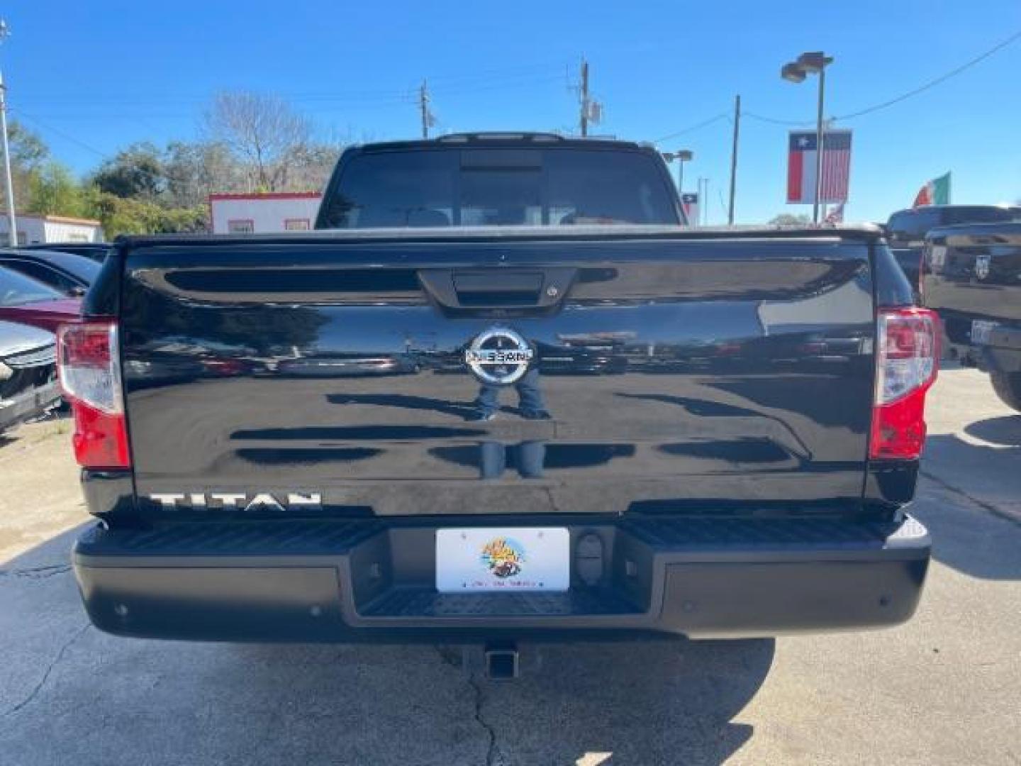 2021 Super Black Nissan Titan S Crew Cab 2WD (1N6AA1EE3MN) with an 5.6L V8 DOHC 32V engine, 9-Speed Automatic transmission, located at 7935 Gulf Freeway, Houston, 77017, (832) 266-1645, 29.684393, -95.275665 - Photo#5