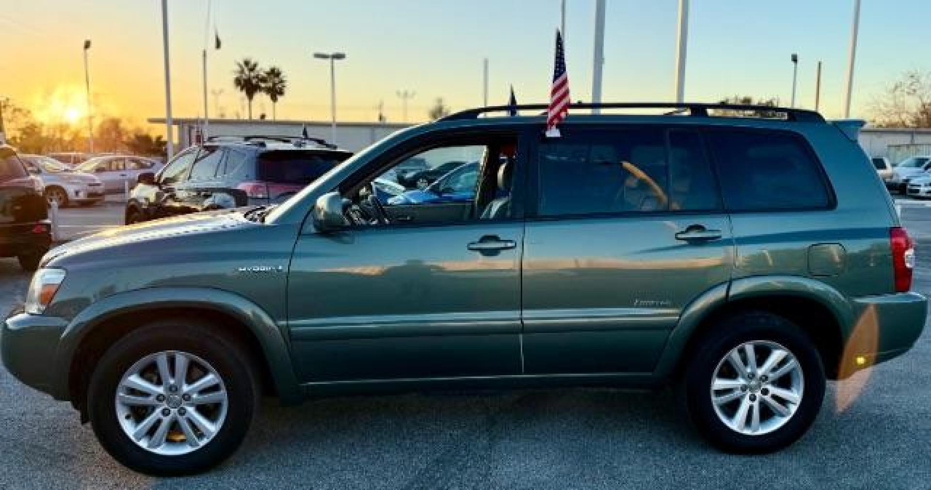 2007 Oasis Green Pearl /Ash Leather Interior Toyota Highlander Hybrid Limited 4WD (JTEHW21A970) with an 3.3L V6 DOHC 24V HYBRID engine, Continuously Variable Transmission transmission, located at 4545 Spencer Hwy., Pasadena, 77504, (832) 266-1645, 29.666037, -95.173775 - Photo#1