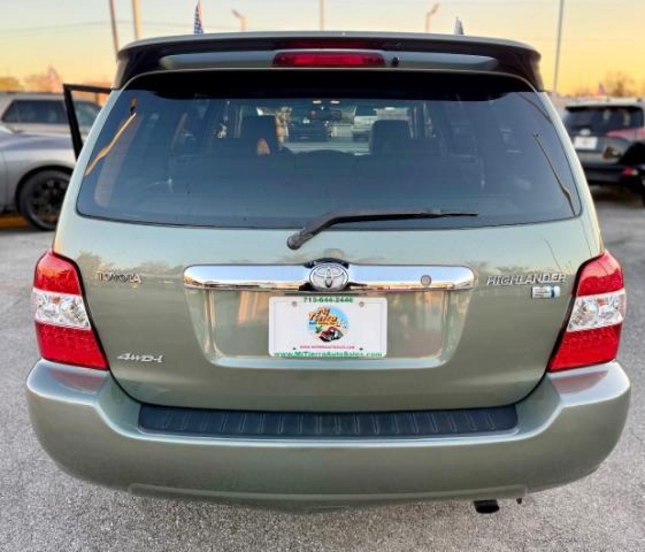 2007 Oasis Green Pearl /Ash Leather Interior Toyota Highlander Hybrid Limited 4WD (JTEHW21A970) with an 3.3L V6 DOHC 24V HYBRID engine, Continuously Variable Transmission transmission, located at 4545 Spencer Hwy., Pasadena, 77504, (832) 266-1645, 29.666037, -95.173775 - Photo#4