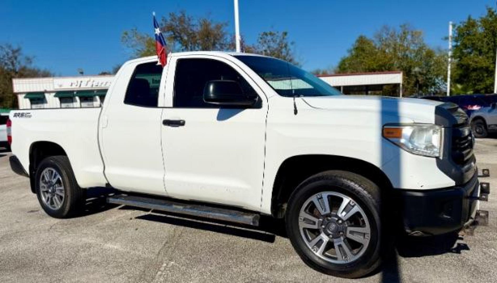 2015 Super White /Black, cloth Toyota Tundra SR5 4.6L V8 Double Cab 4WD (5TFUM5F12FX) with an 4.6L V8 DOHC 32V engine, 6-Speed Automatic transmission, located at 4545 Spencer Hwy., Pasadena, 77504, (832) 266-1645, 29.666037, -95.173775 - Photo#1