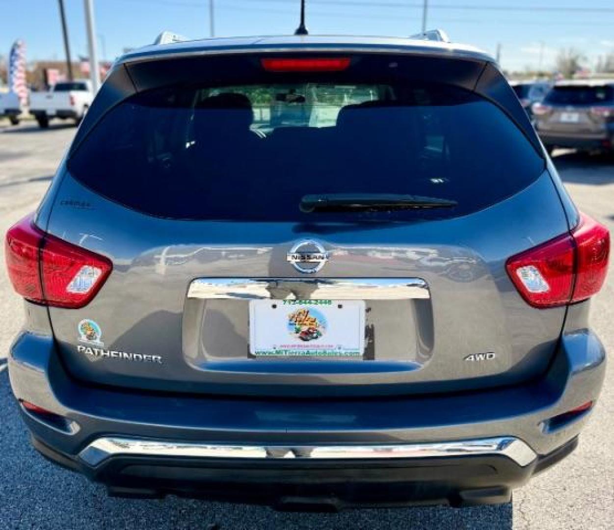 2018 Gun Metallic Nissan Pathfinder S 4WD (5N1DR2MM9JC) with an 3.5L V6 DOHC 24V engine, Continuously Variable Transmission transmission, located at 4545 Spencer Hwy., Pasadena, 77504, (832) 266-1645, 29.666037, -95.173775 - Photo#4