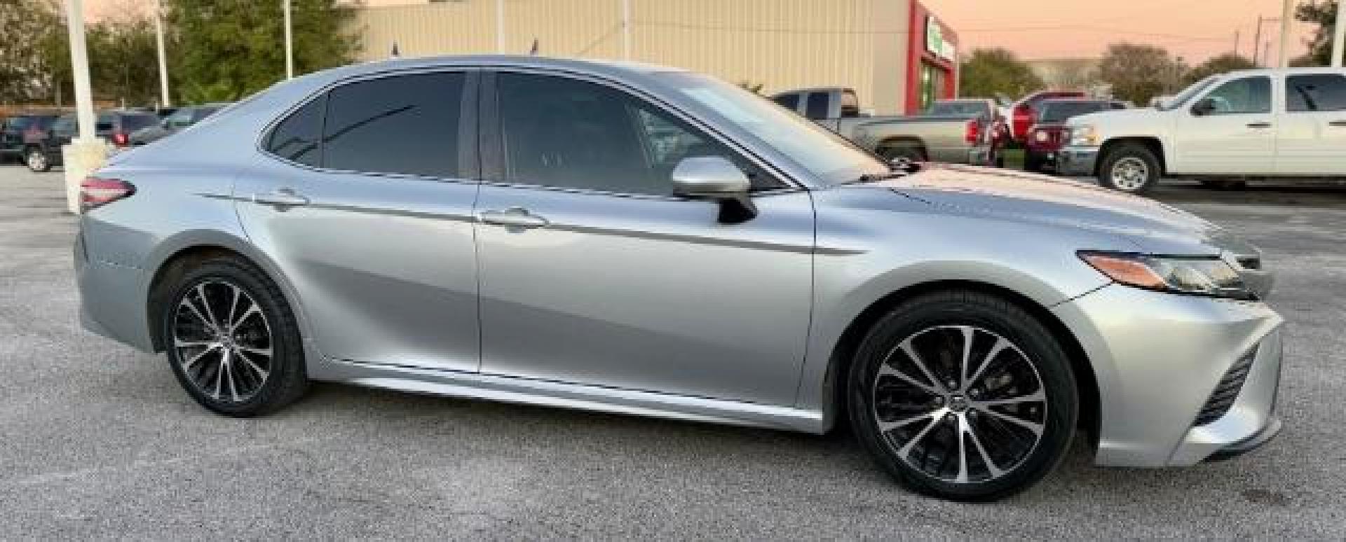 2018 Celestial Silver Metallic /Black, leatherette/cloth Toyota Camry SE (JTNB11HK0J3) with an 2.5L L4 DOHC 16V engine, 8-Speed Automatic transmission, located at 4545 Spencer Hwy., Pasadena, 77504, (832) 266-1645, 29.666037, -95.173775 - Photo#1