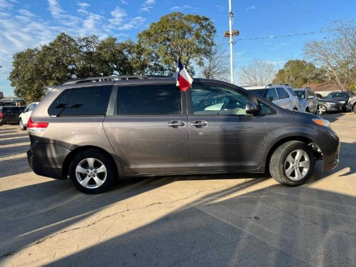 2014 Predawn Gray Mica Toyota Sienna LE Minivan 4D (5TDKK3DC8ES) with an 3.5 engine, Automatic transmission, located at 7935 Gulf Freeway, Houston, 77017, (832) 266-1645, 29.684393, -95.275665 - Photo#7