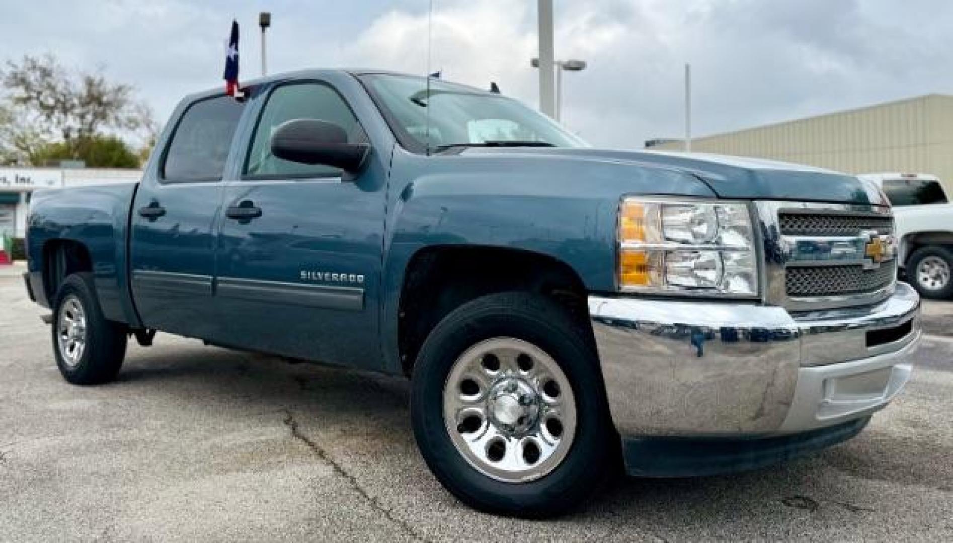 2013 Blue /Black Chevrolet Silverado LT (3GCPCSEA9DG) with an 5.3 L V8 engine, 6-speed automatic transmission, located at 4545 Spencer Hwy., Pasadena, 77504, (832) 266-1645, 29.666037, -95.173775 - Photo#0