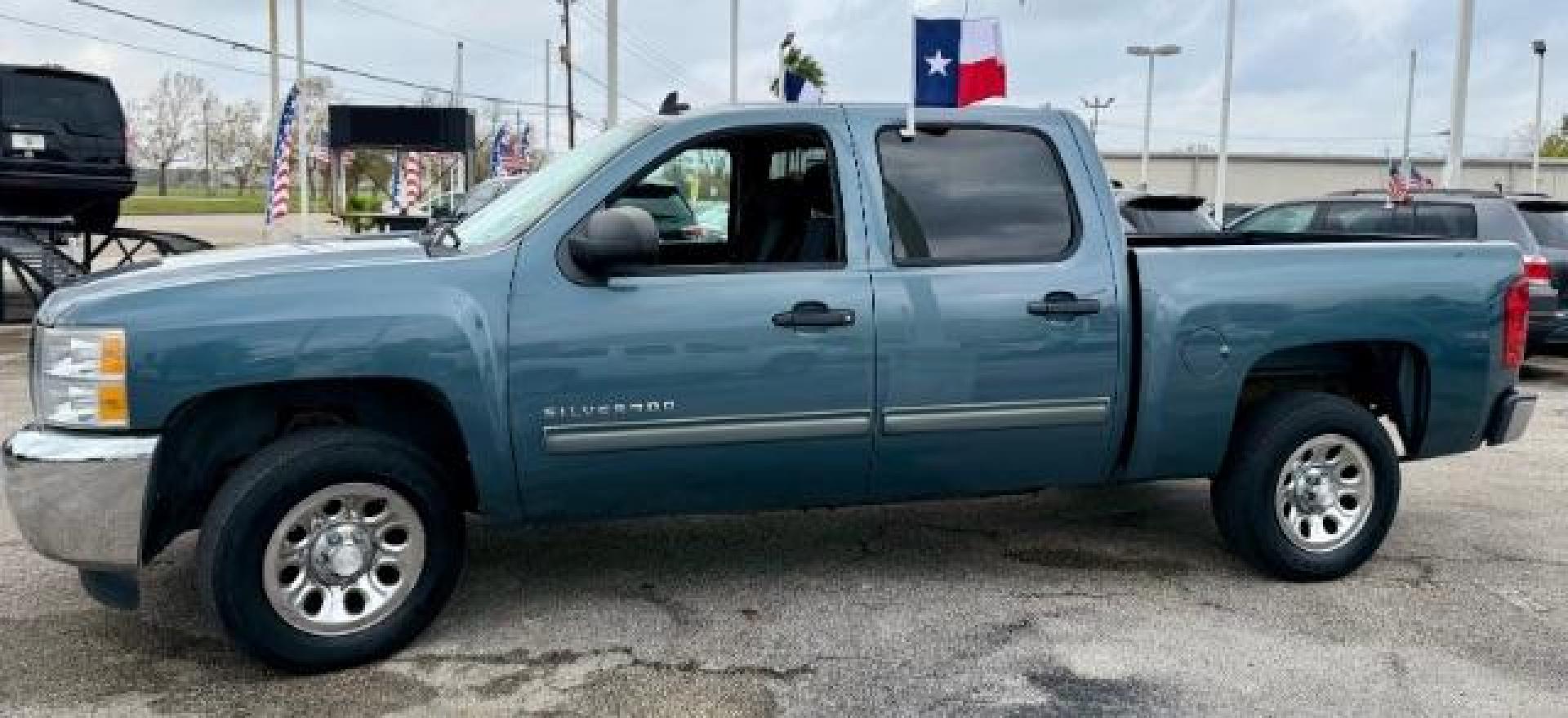 2013 Blue /Black Chevrolet Silverado LT (3GCPCSEA9DG) with an 5.3 L V8 engine, 6-speed automatic transmission, located at 4545 Spencer Hwy., Pasadena, 77504, (832) 266-1645, 29.666037, -95.173775 - Photo#1