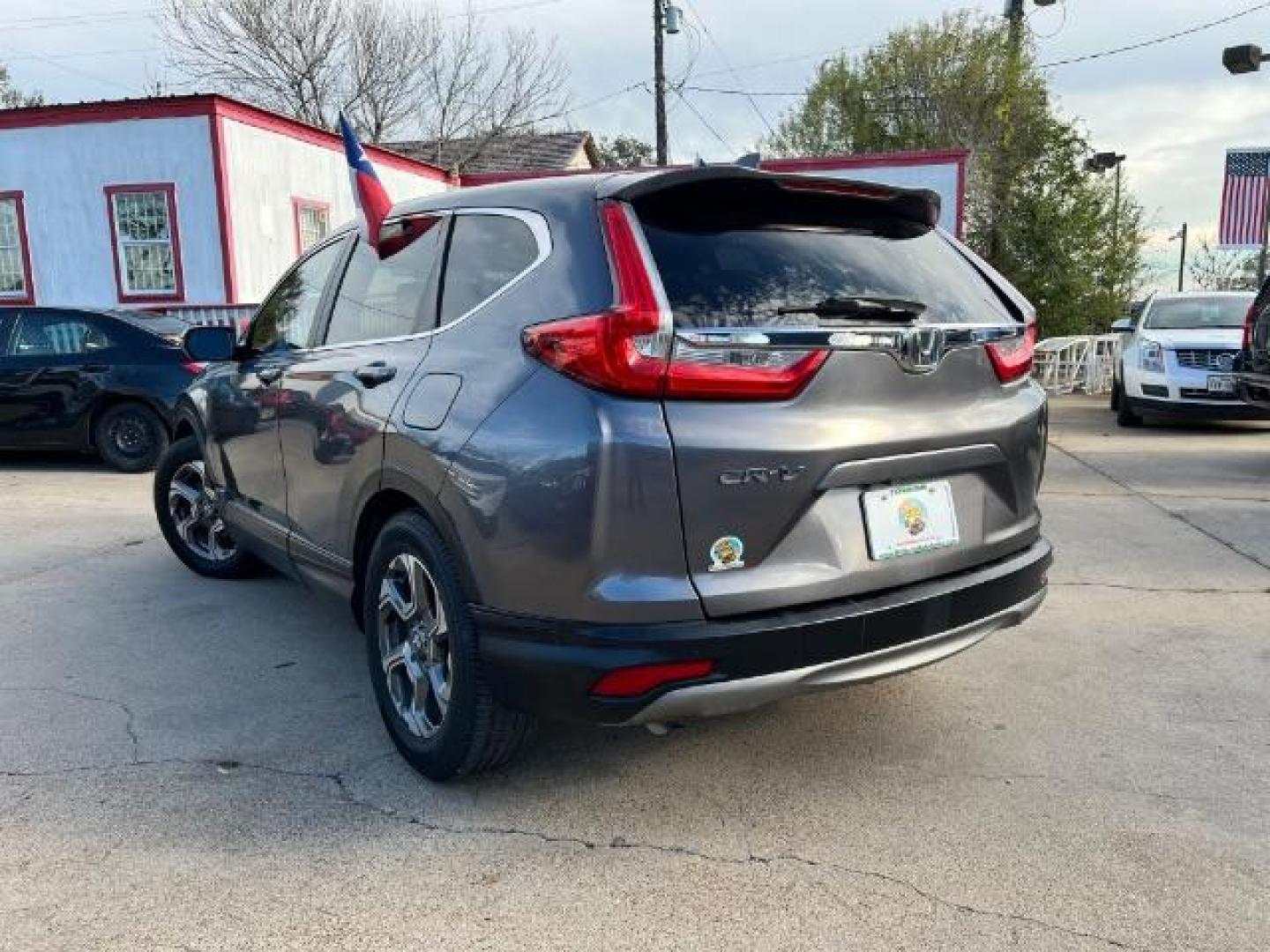 2017 Gunmetal Metallic /Gray Honda CR-V EX Sport Utility 4D (2HKRW1H59HH) with an 1.5 engine, Continuously Variable Transmission transmission, located at 7935 Gulf Freeway, Houston, 77017, (832) 266-1645, 29.684393, -95.275665 - Photo#4