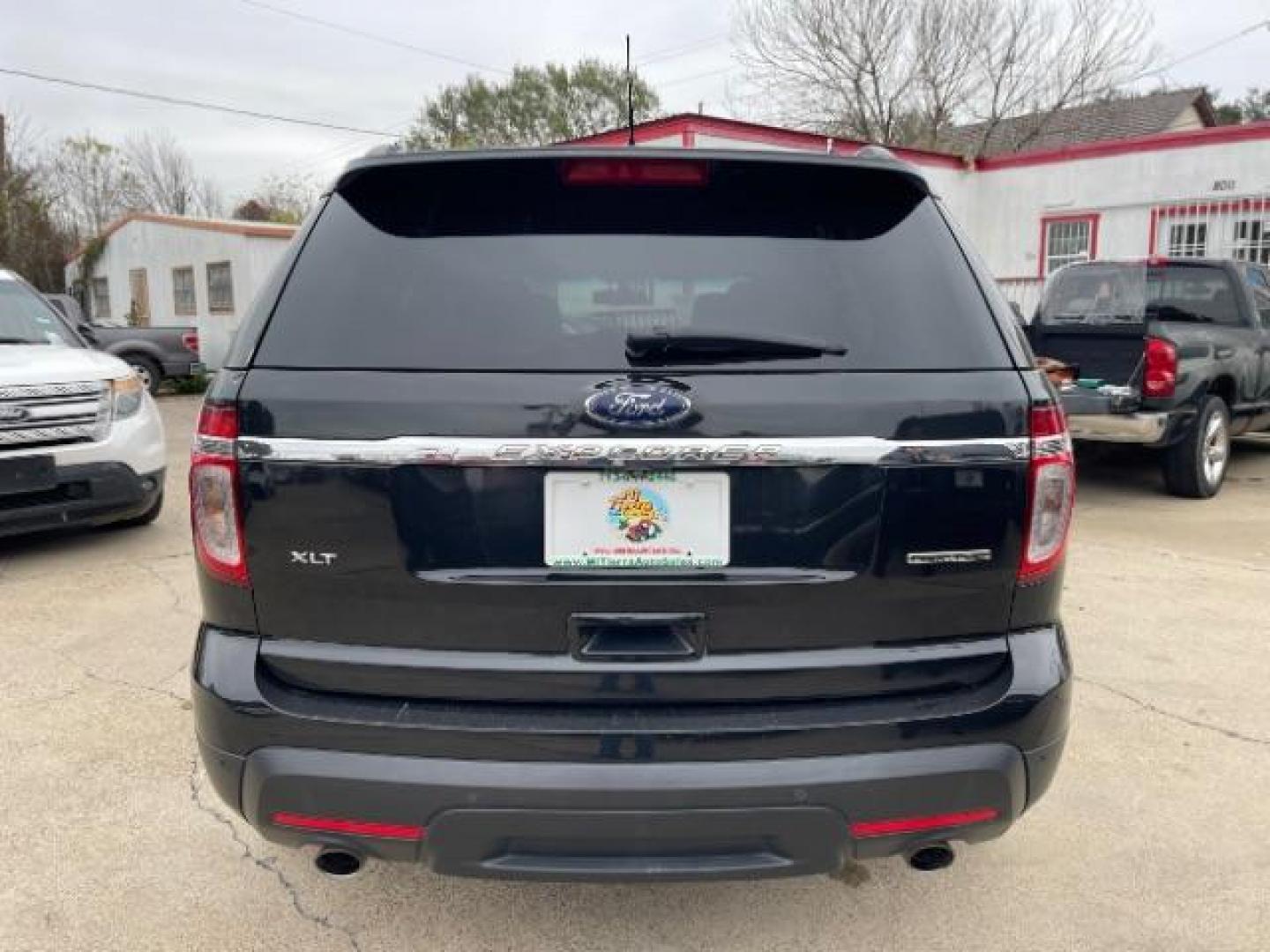 2015 Tuxedo Black Metallic /Medium Light Stone, premium cloth Ford Explorer XLT FWD (1FM5K7D86FG) with an 3.5L V6 DOHC 24V engine, 6-Speed Automatic transmission, located at 7935 Gulf Freeway, Houston, 77017, (832) 266-1645, 29.684393, -95.275665 - Photo#5