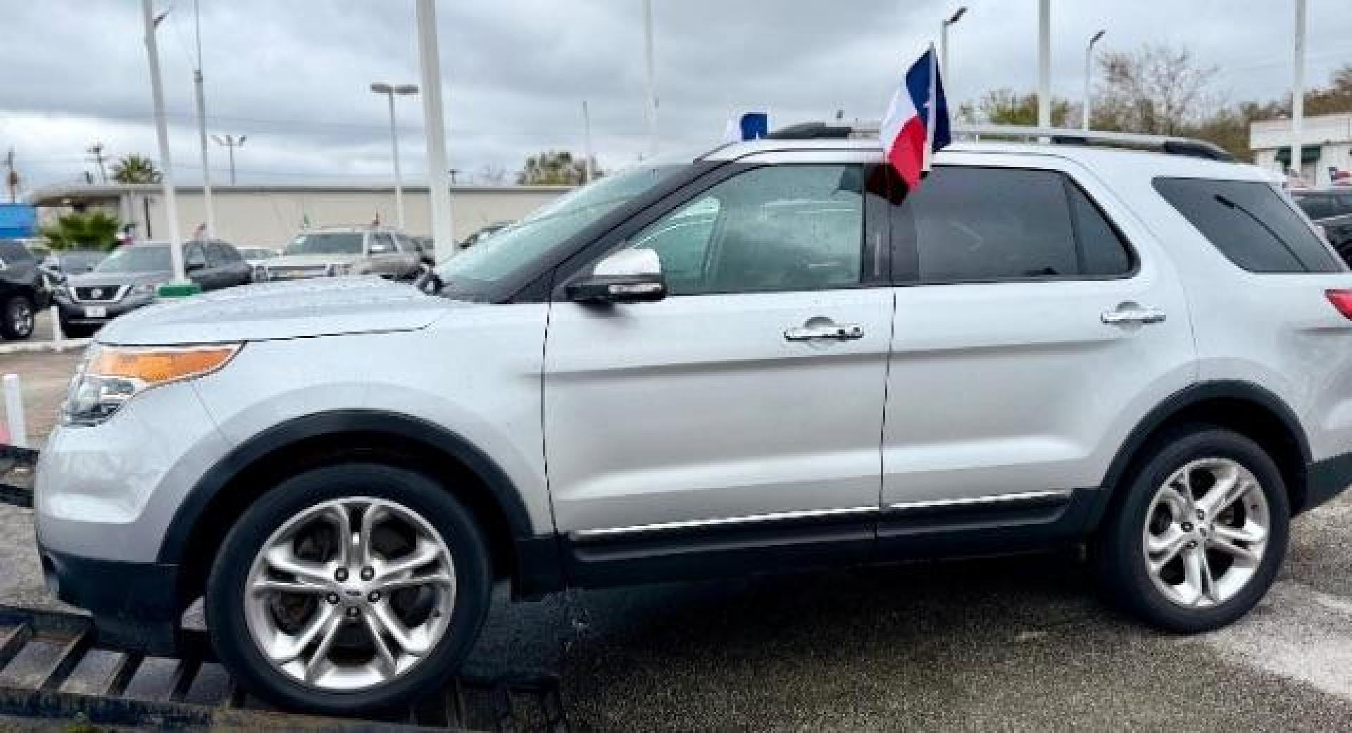 2014 Silver /Black Ford Explorer LIMITED (1FM5K8F83EG) with an 3.5 L V6 engine, 6-speed automatic transmission, located at 4545 Spencer Hwy., Pasadena, 77504, (832) 266-1645, 29.666037, -95.173775 - Photo#1